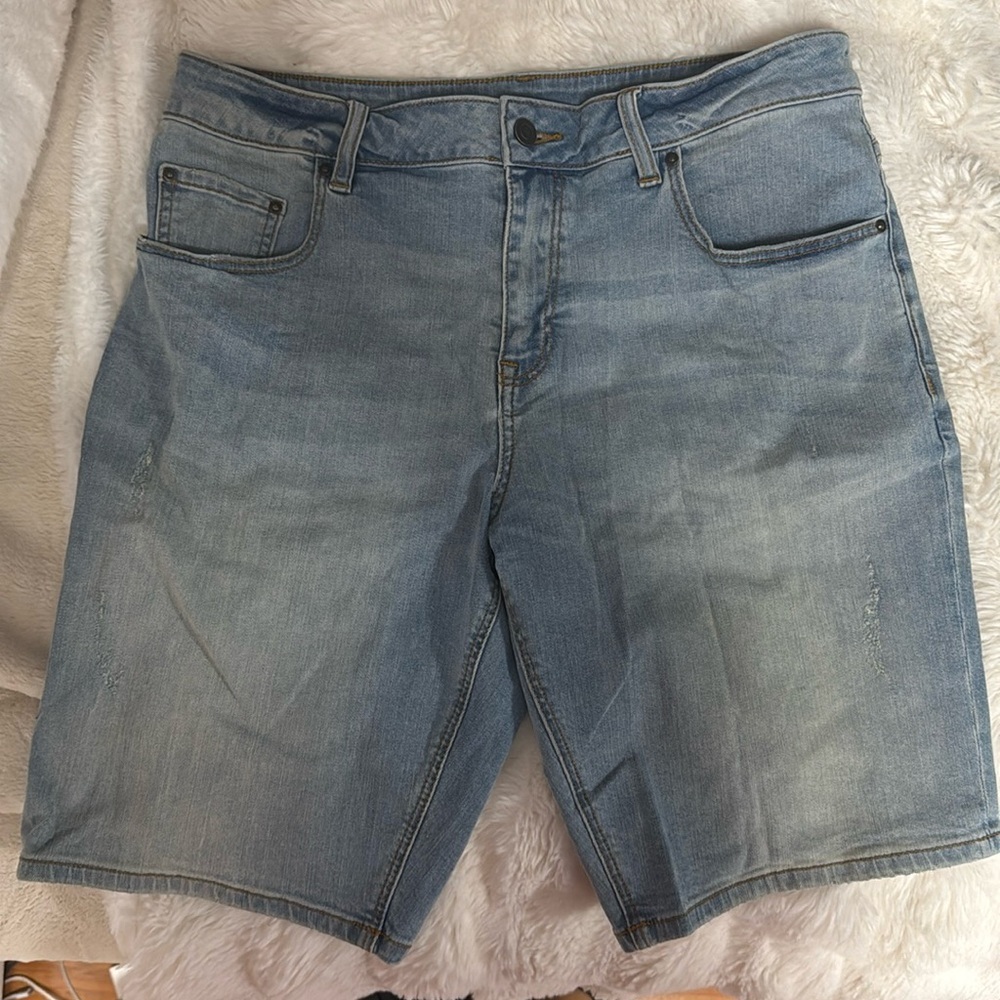 Light wash Men’s Jean shorts Size 34W